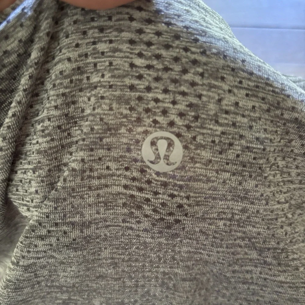 Lululemon Swiftly Shirt Womens 8 Gray Long Sleeve Thumb Holes Crew Neck‎ Gym Run